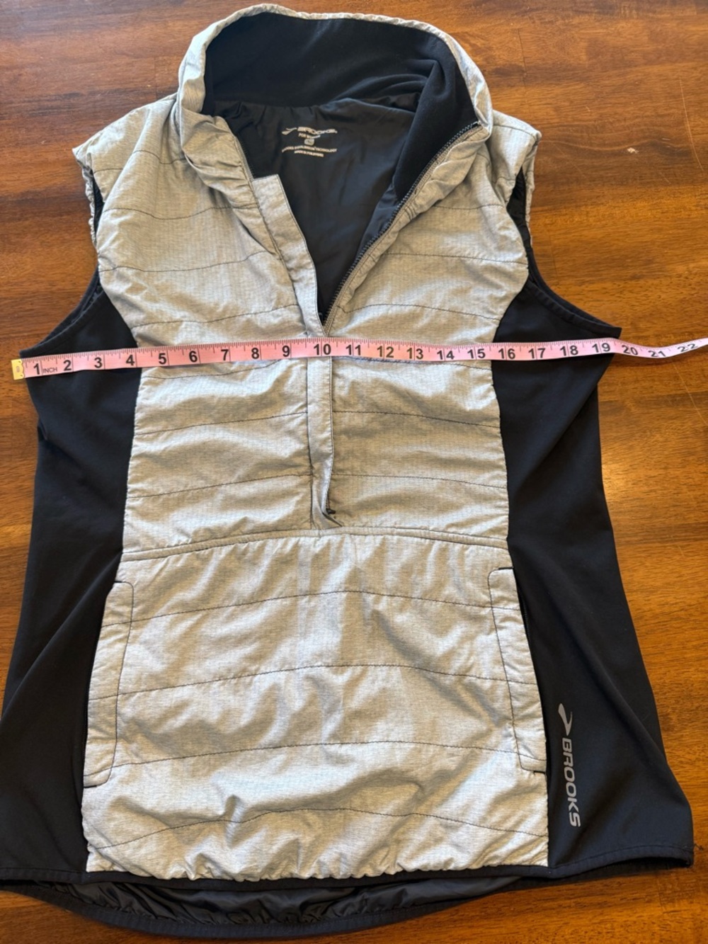 Women’s Brooks Quilted Sleeveless Running Vest in Light Gray and Black. Size L